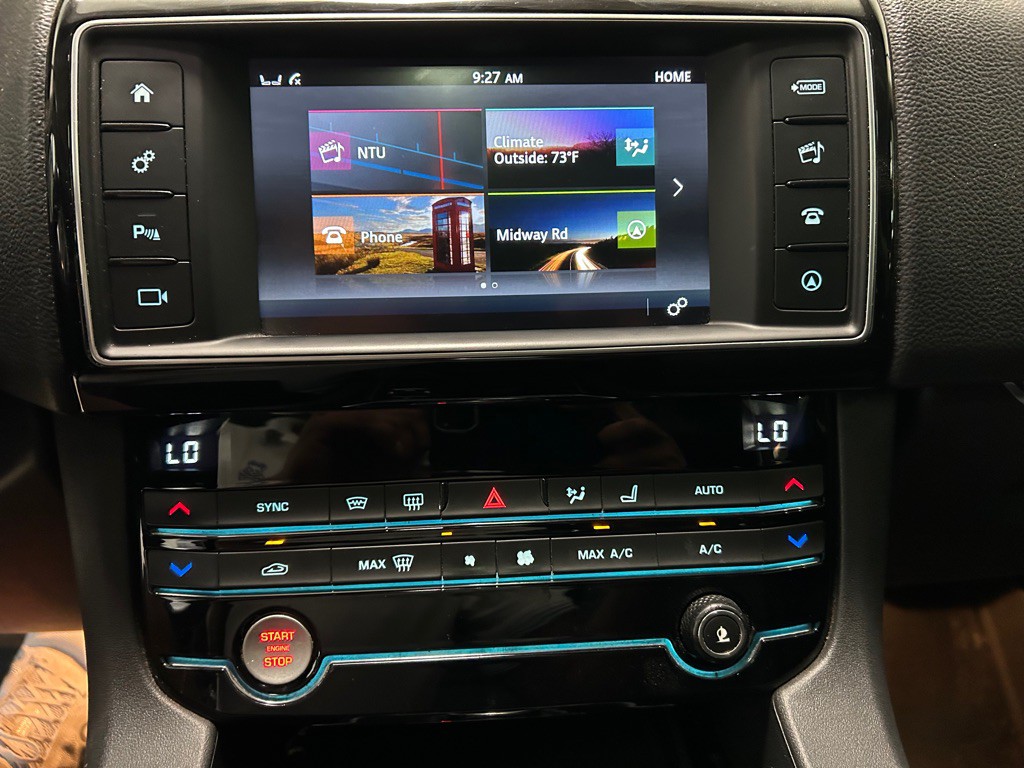 2017 Jaguar F-PACE Image 16