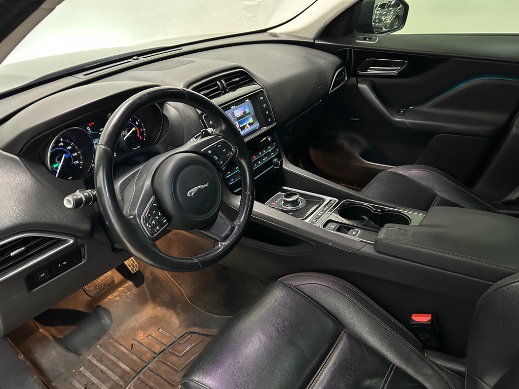 2017 Jaguar F-PACE Image 18