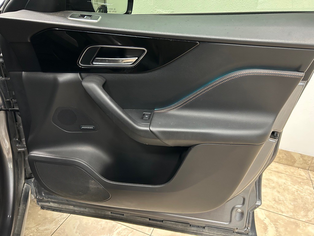 2017 Jaguar F-PACE Image 20