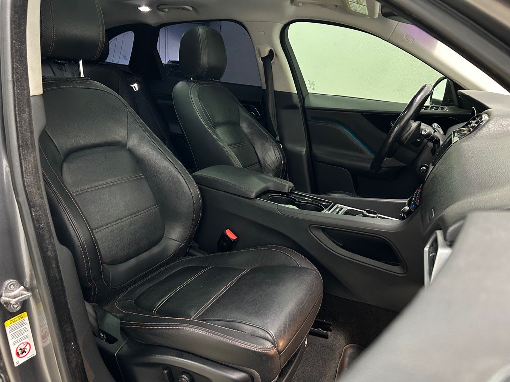 2017 Jaguar F-PACE Image 23