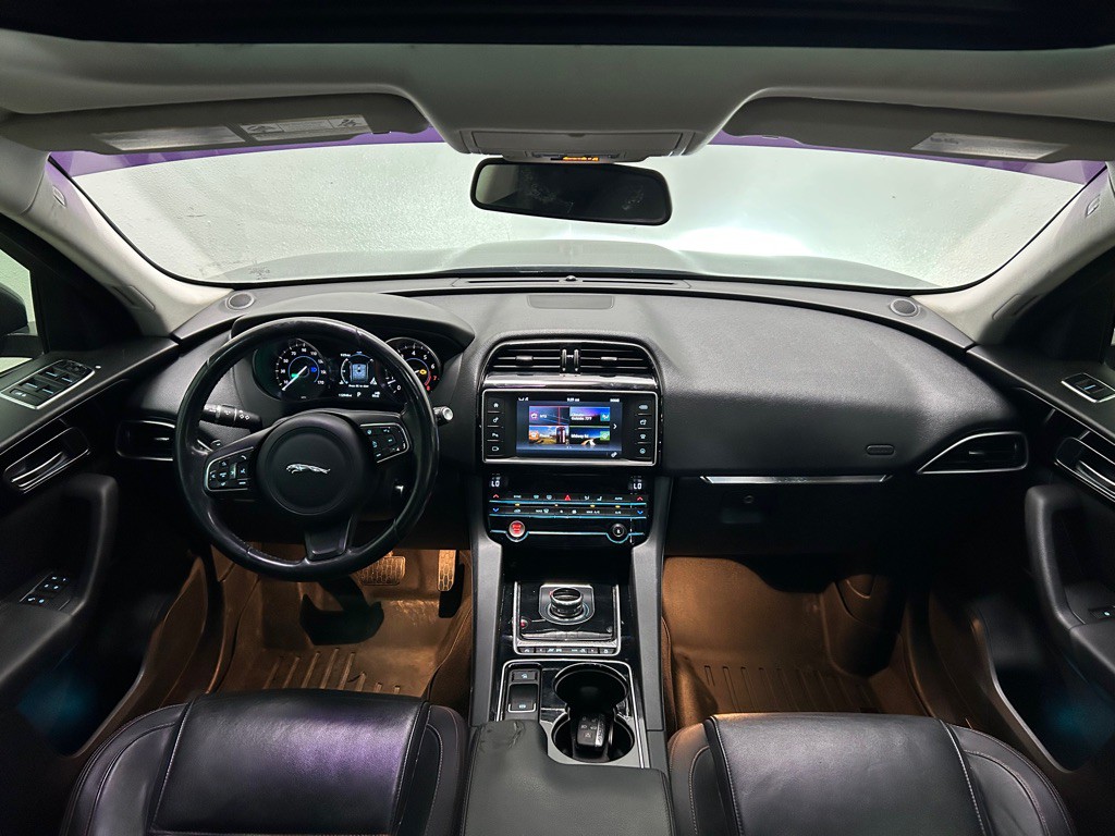 2017 Jaguar F-PACE Image 24