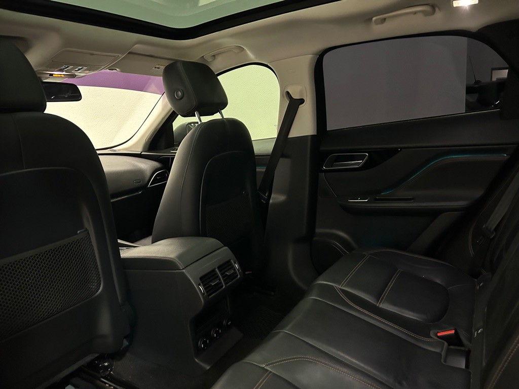 2017 Jaguar F-PACE Image 25
