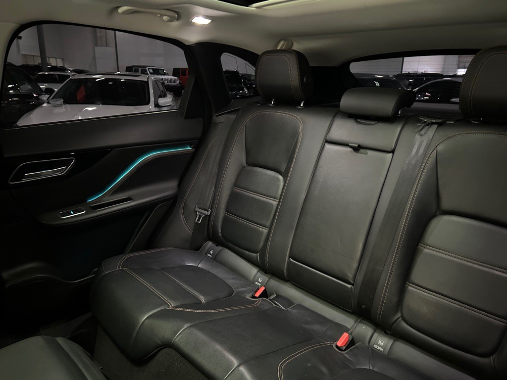 2017 Jaguar F-PACE Image 26