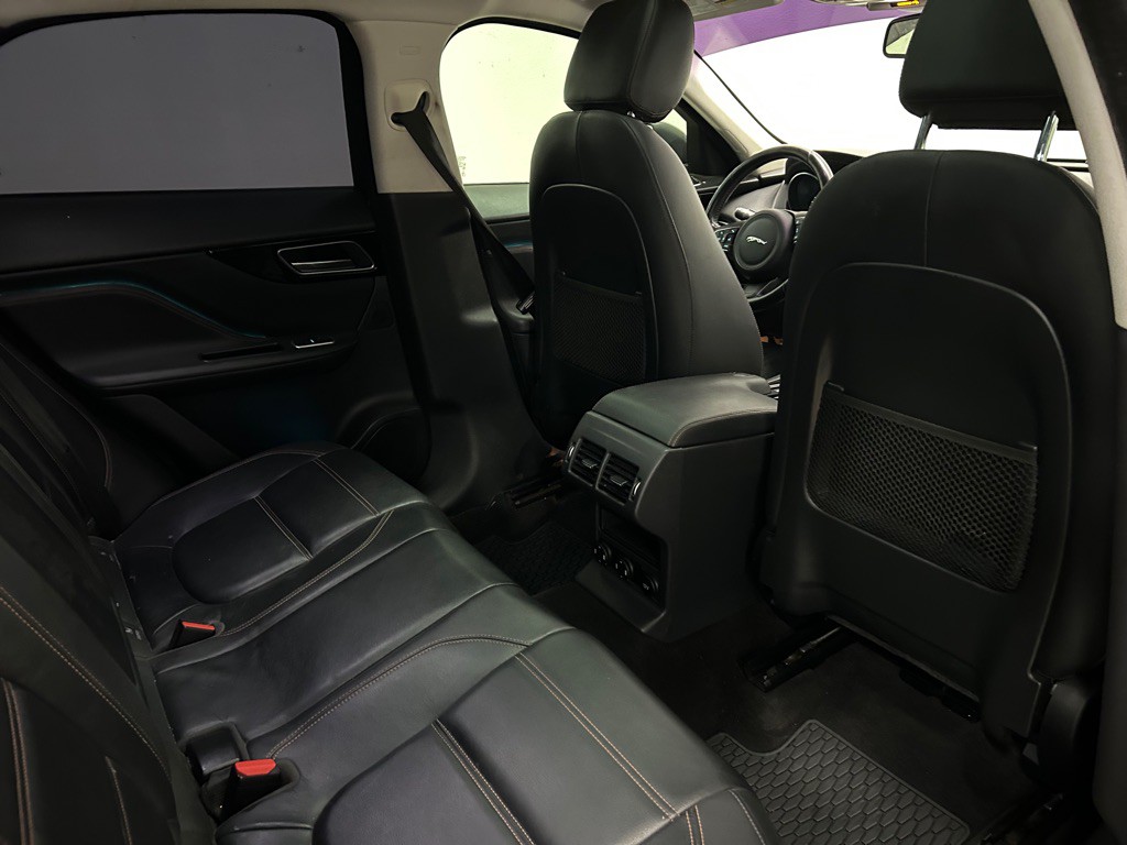 2017 Jaguar F-PACE Image 27