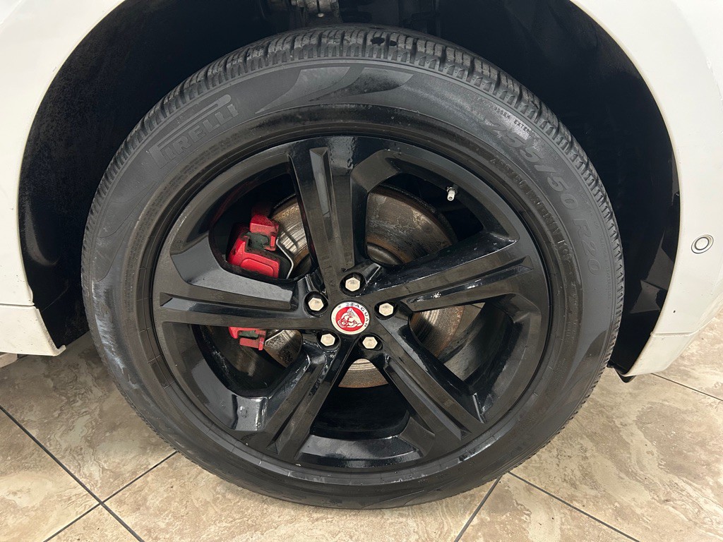 2018 Jaguar F-PACE Image 10