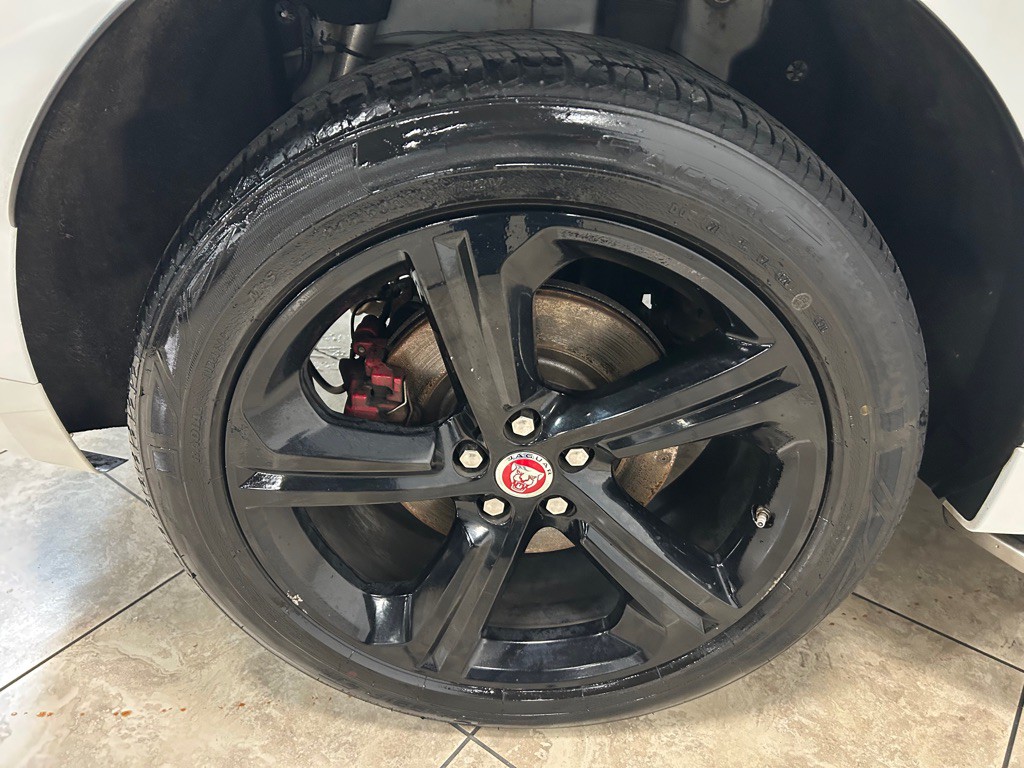 2018 Jaguar F-PACE Image 11