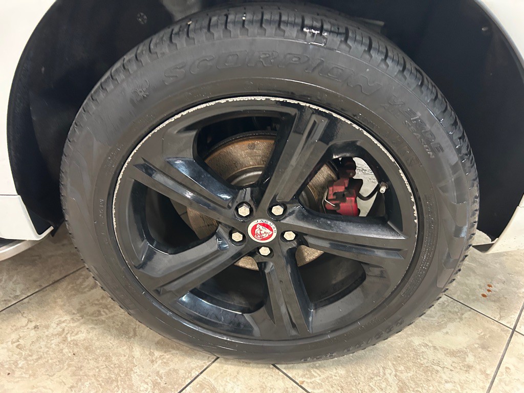 2018 Jaguar F-PACE Image 12