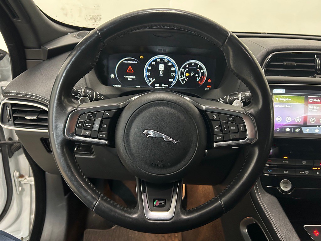 2018 Jaguar F-PACE Image 17