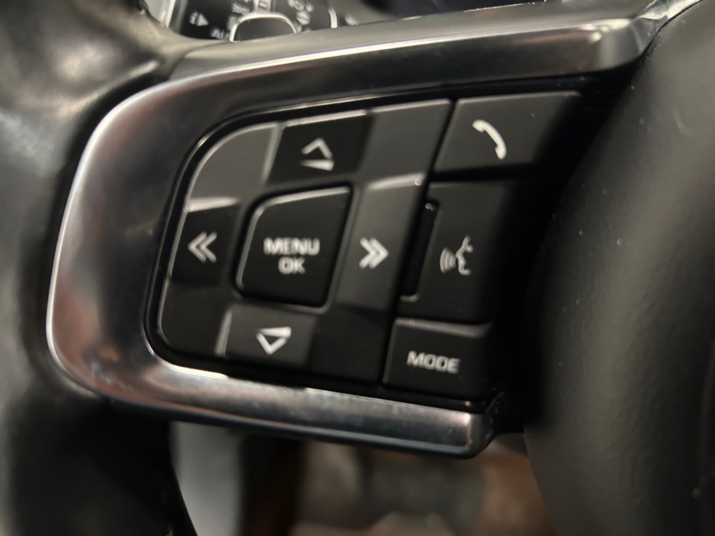 2018 Jaguar F-PACE Image 18