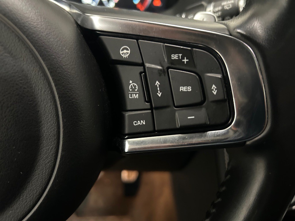 2018 Jaguar F-PACE Image 19