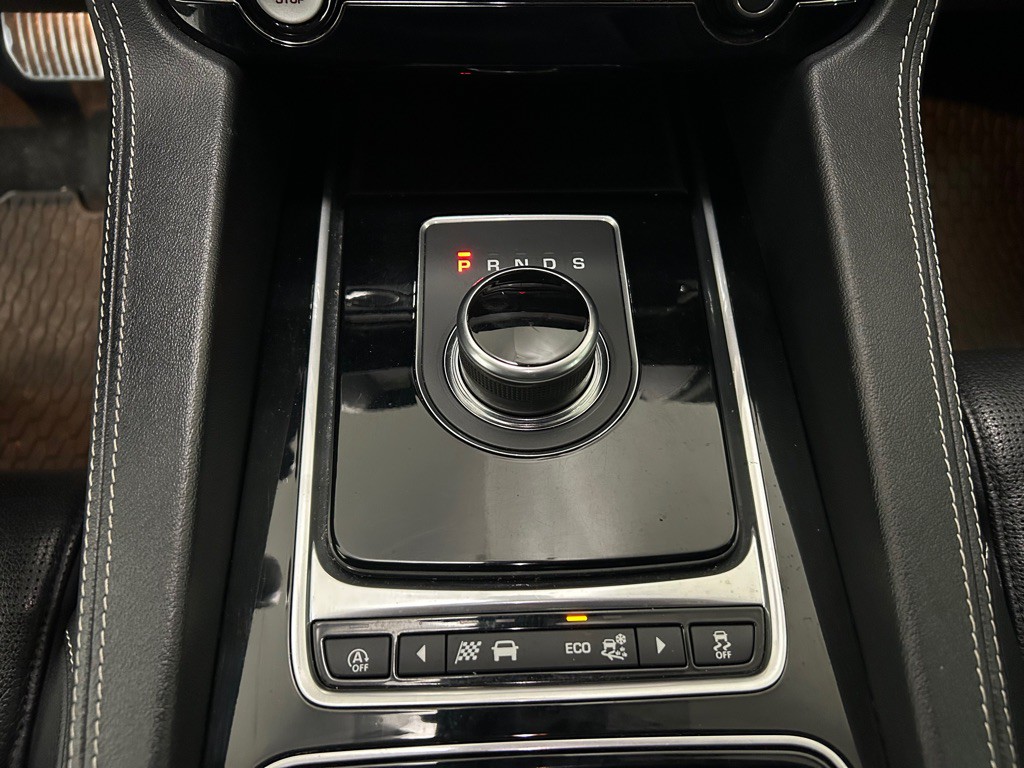 2018 Jaguar F-PACE Image 20