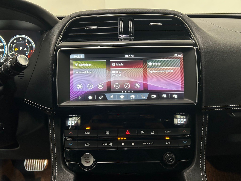 2018 Jaguar F-PACE Image 21