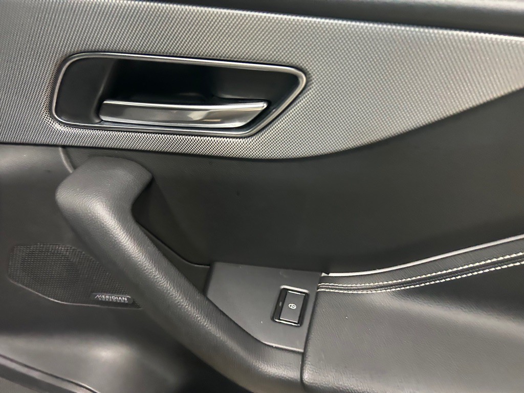 2018 Jaguar F-PACE Image 28
