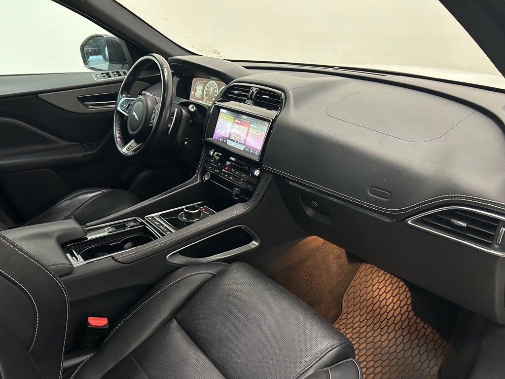 2018 Jaguar F-PACE Image 29