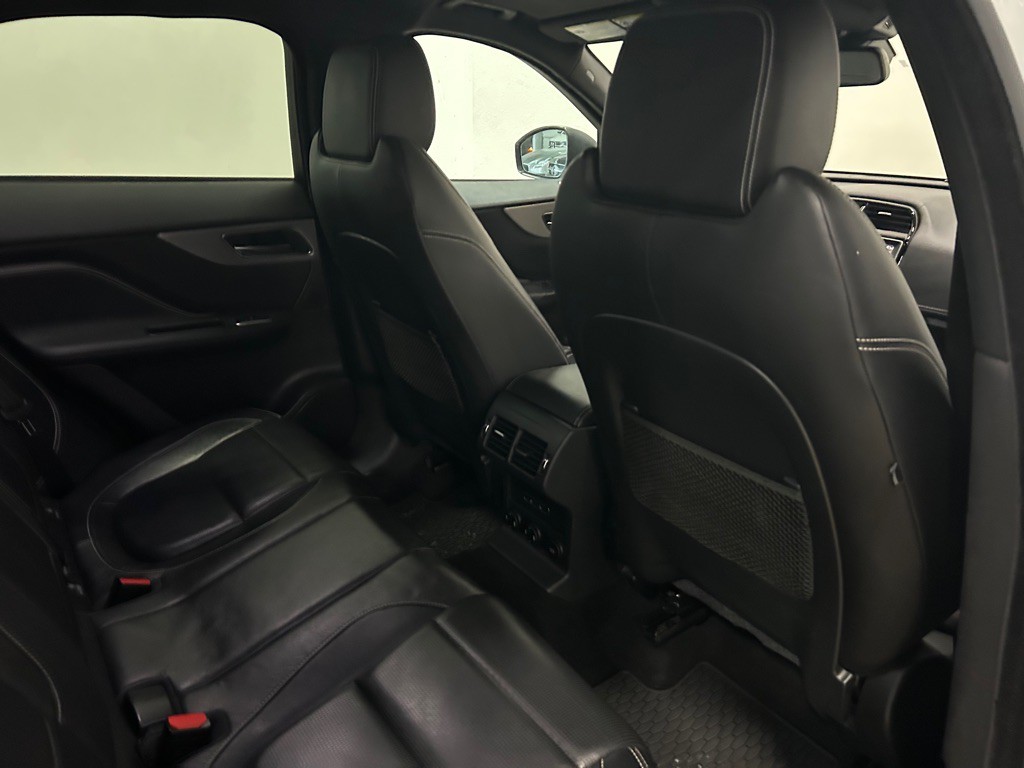 2018 Jaguar F-PACE Image 34