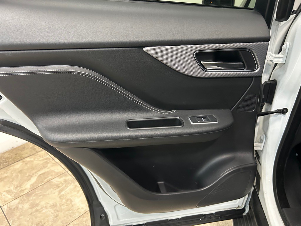 2018 Jaguar F-PACE Image 35