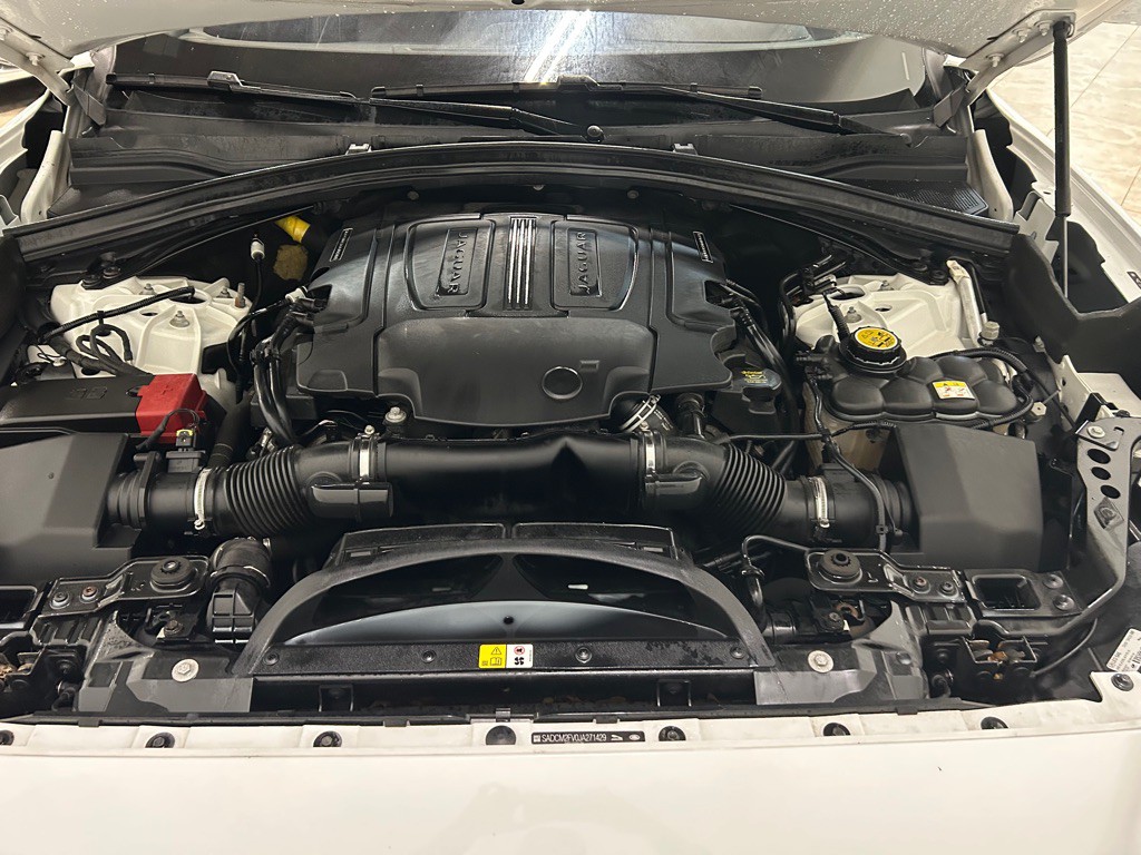 2018 Jaguar F-PACE Image 38