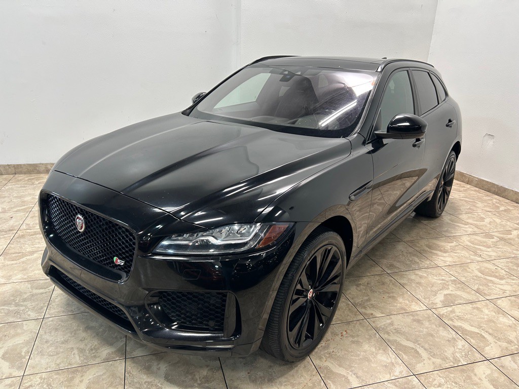 2017 Jaguar F-PACE Image 1