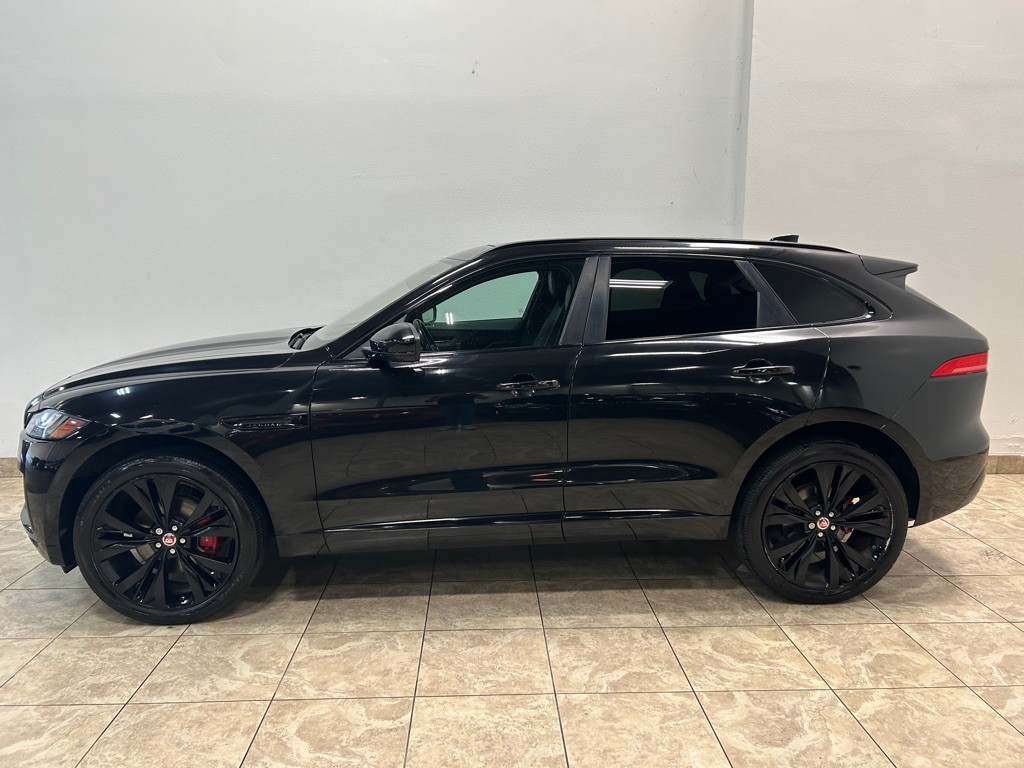 2017 Jaguar F-PACE Image 2