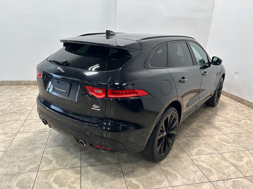 2017 Jaguar F-PACE Image 7