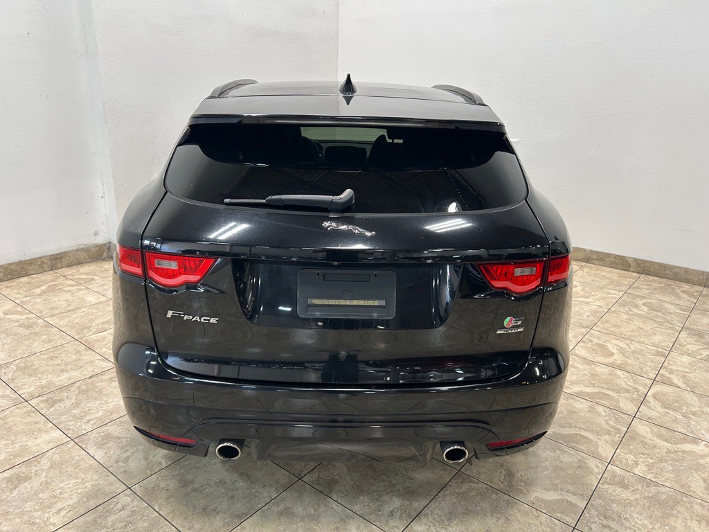 2017 Jaguar F-PACE Image 8