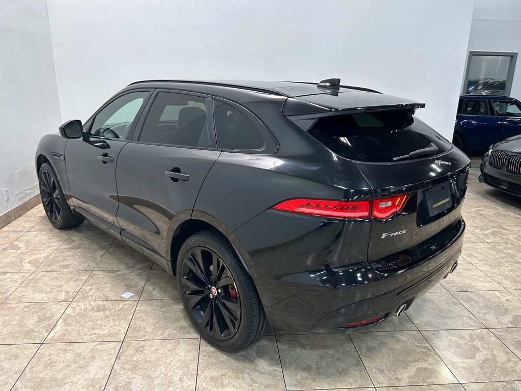 2017 Jaguar F-PACE Image 9