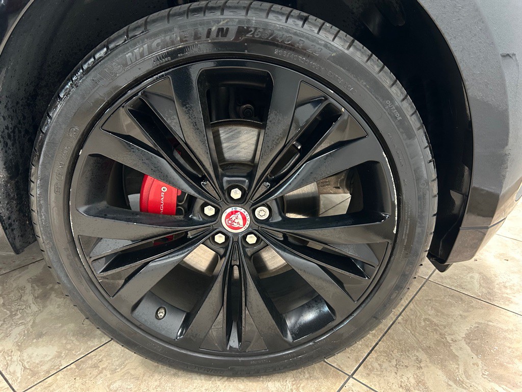 2017 Jaguar F-PACE Image 10