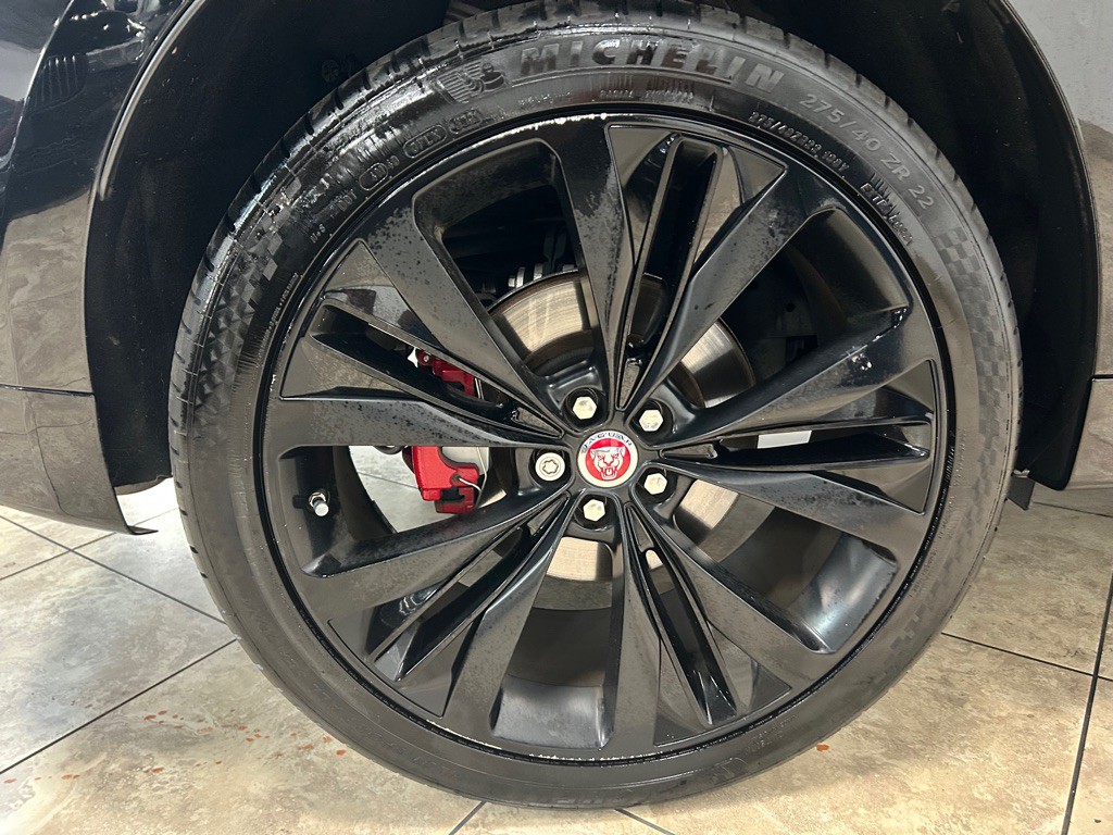 2017 Jaguar F-PACE Image 11