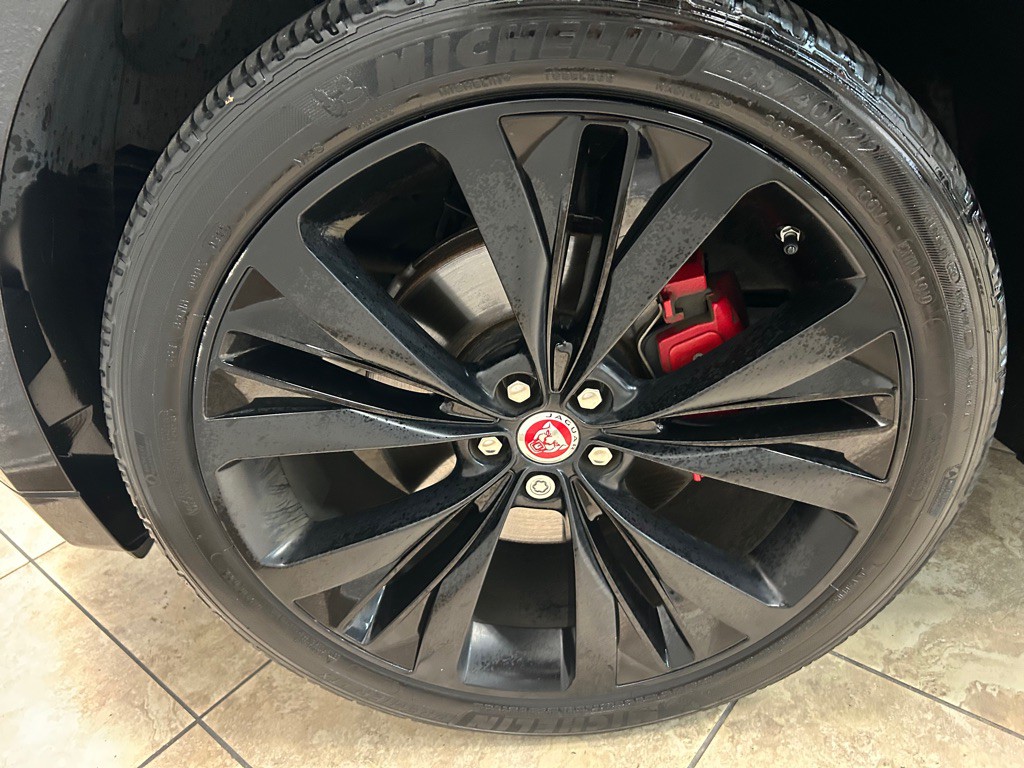 2017 Jaguar F-PACE Image 12