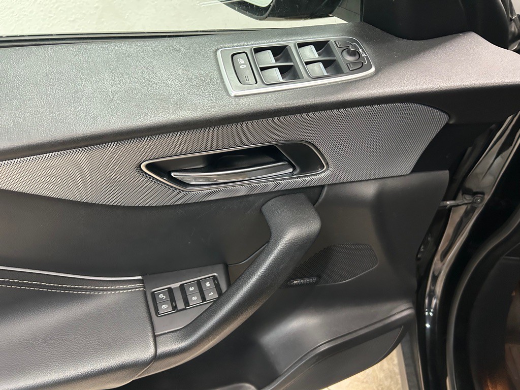 2017 Jaguar F-PACE Image 16