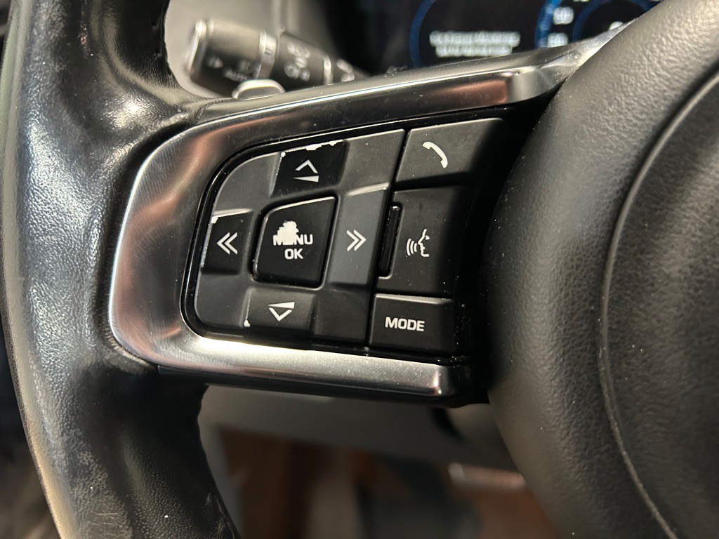 2017 Jaguar F-PACE Image 18