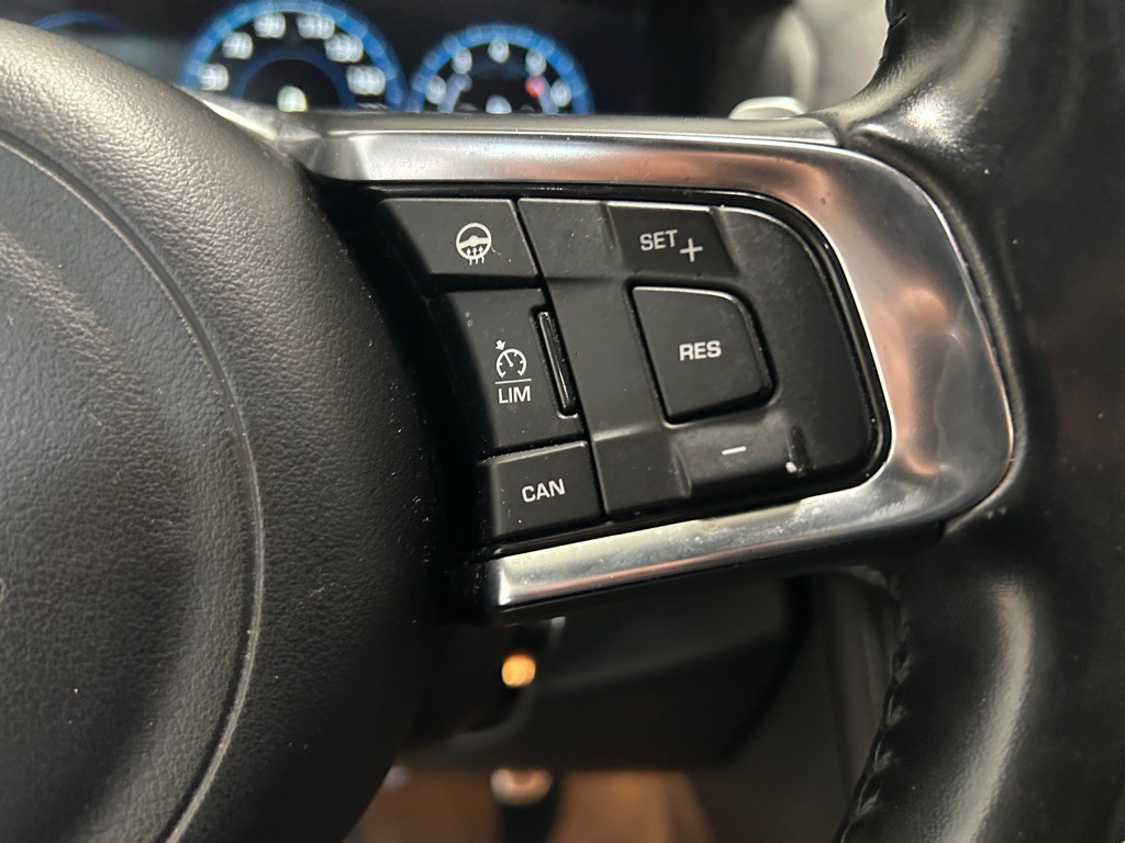 2017 Jaguar F-PACE Image 19