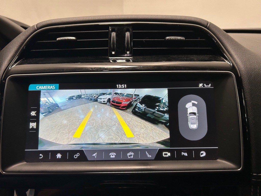 2017 Jaguar F-PACE Image 23