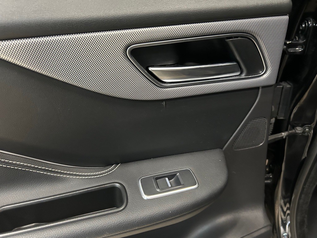 2017 Jaguar F-PACE Image 33