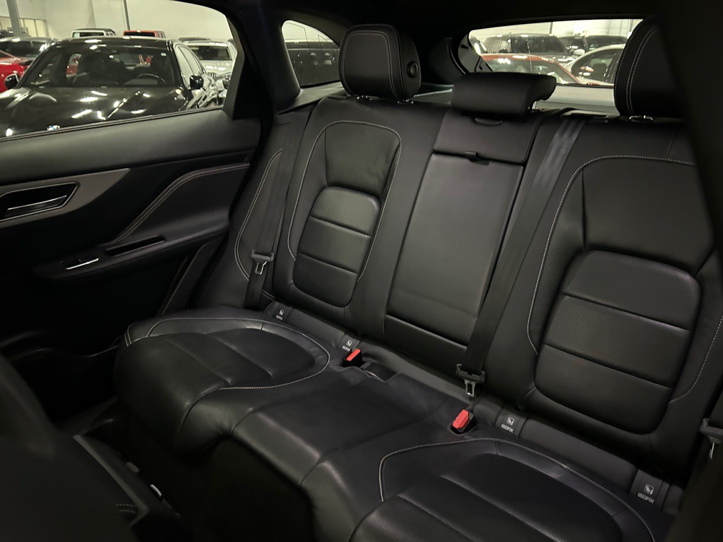 2017 Jaguar F-PACE Image 35