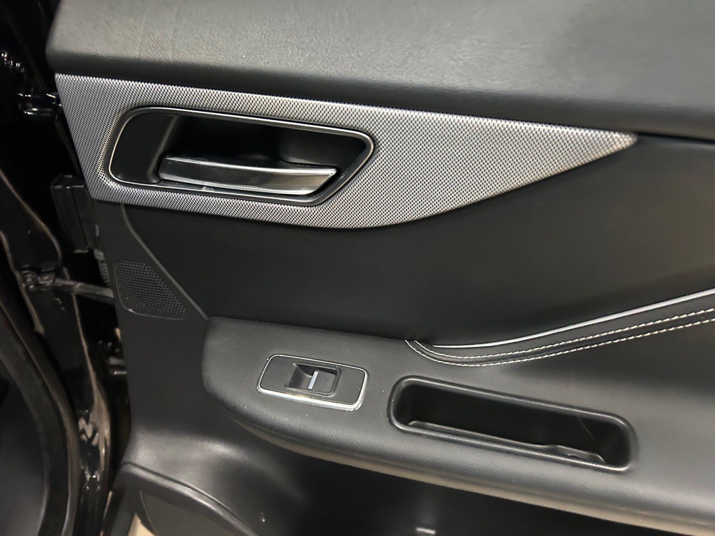 2017 Jaguar F-PACE Image 37