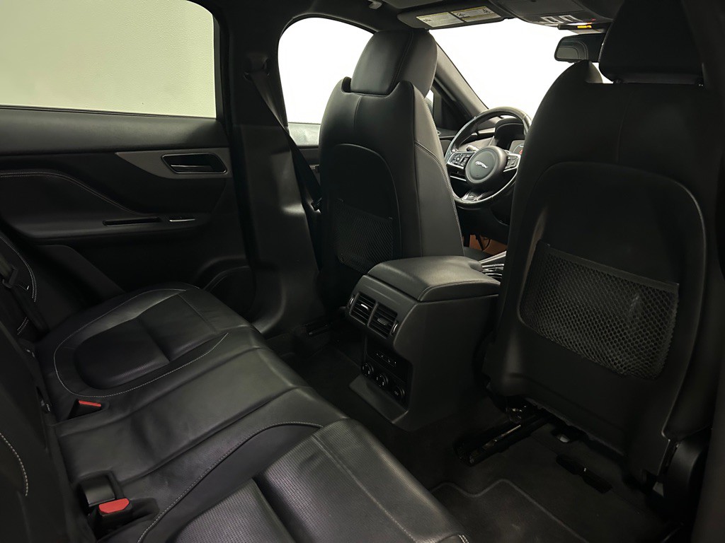 2017 Jaguar F-PACE Image 38