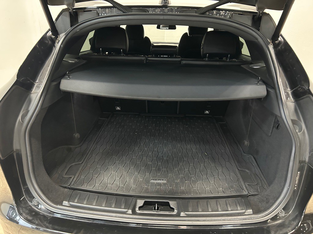 2017 Jaguar F-PACE Image 40