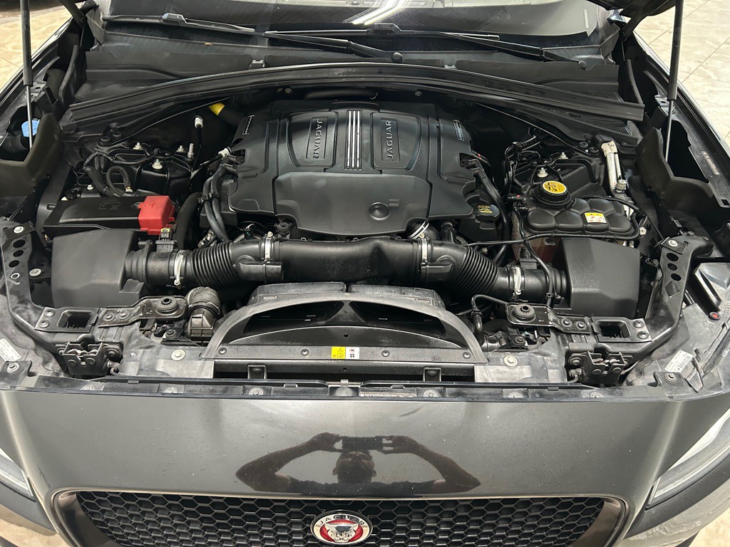 2017 Jaguar F-PACE Image 42