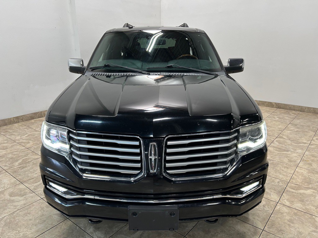 2017 Lincoln Navigator Image 2