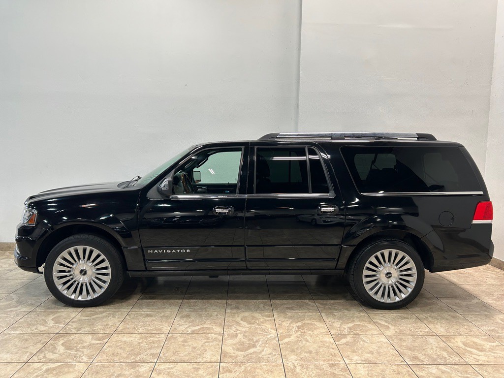 2017 Lincoln Navigator Image 3