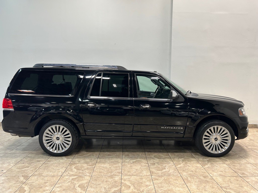 2017 Lincoln Navigator Image 5