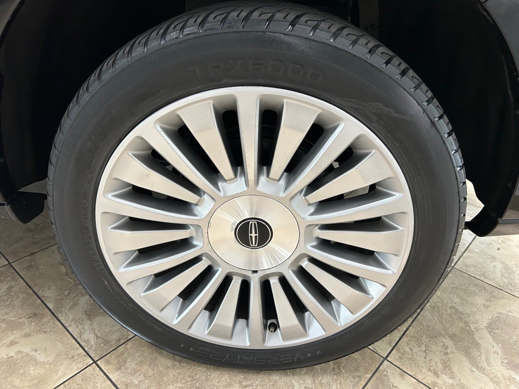 2017 Lincoln Navigator Image 9