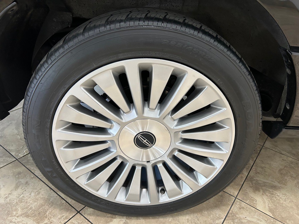 2017 Lincoln Navigator Image 10