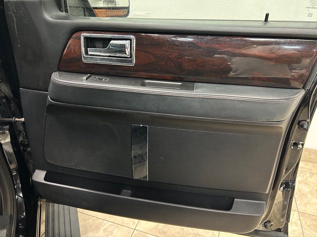 2017 Lincoln Navigator Image 25