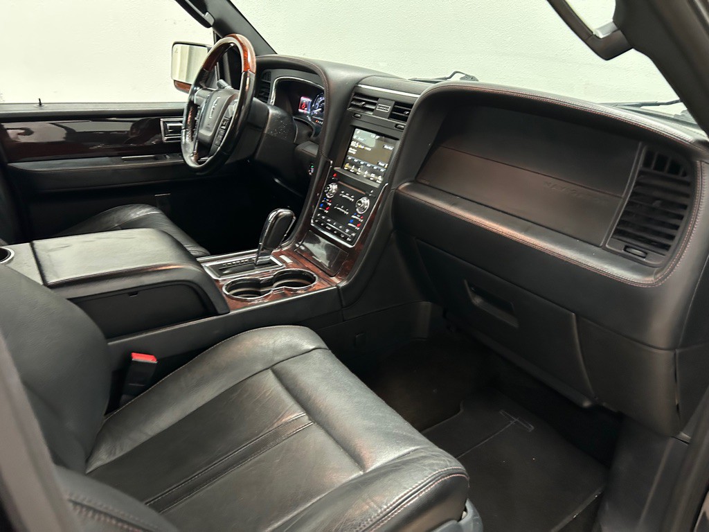 2017 Lincoln Navigator Image 27