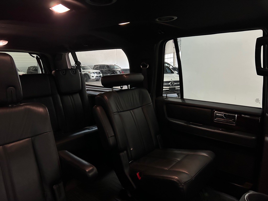 2017 Lincoln Navigator Image 35