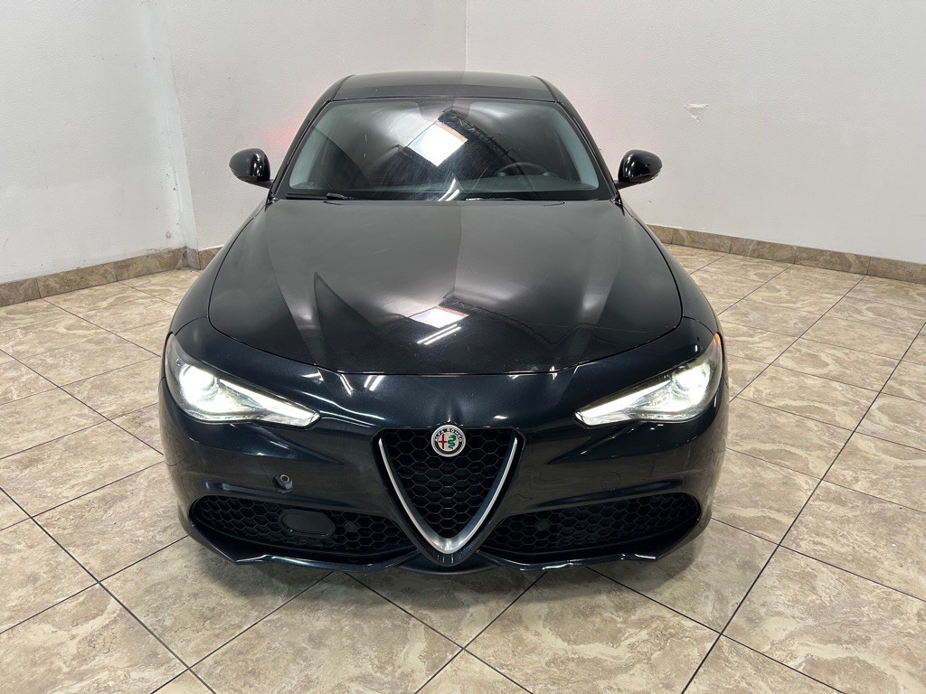 2017 Alfa Romeo Giulia Image 2