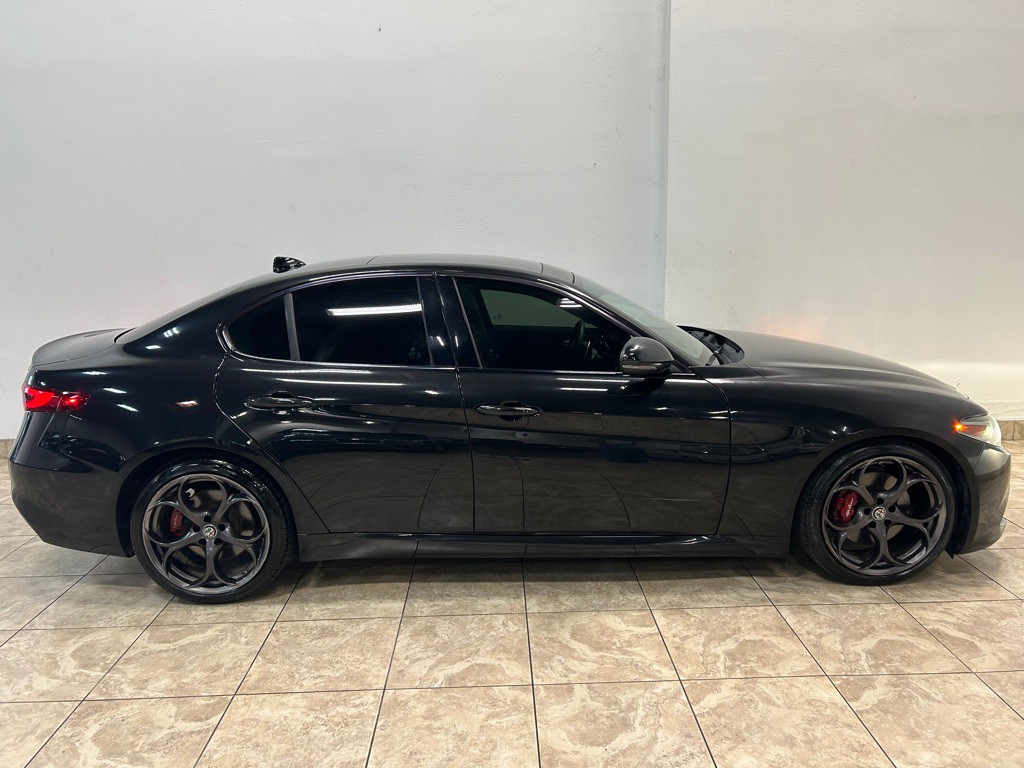 2017 Alfa Romeo Giulia Image 6