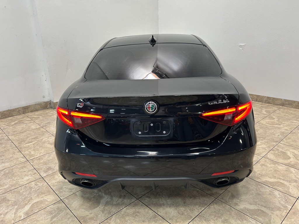 2017 Alfa Romeo Giulia Image 8